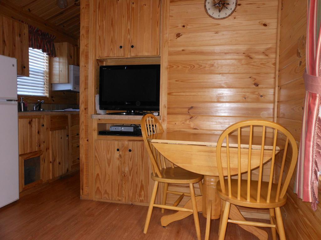 Oakzanita Springs Camping Resort Cabin 1 Descanso ภายนอก รูปภาพ