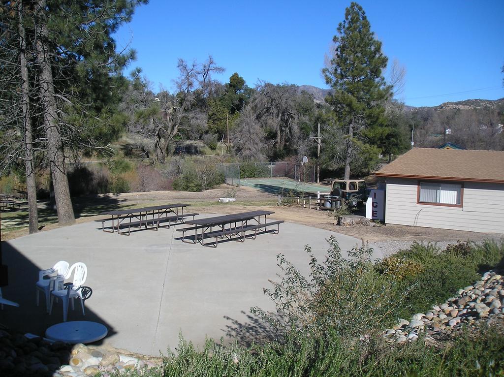 Oakzanita Springs Camping Resort Cabin 1 Descanso ภายนอก รูปภาพ