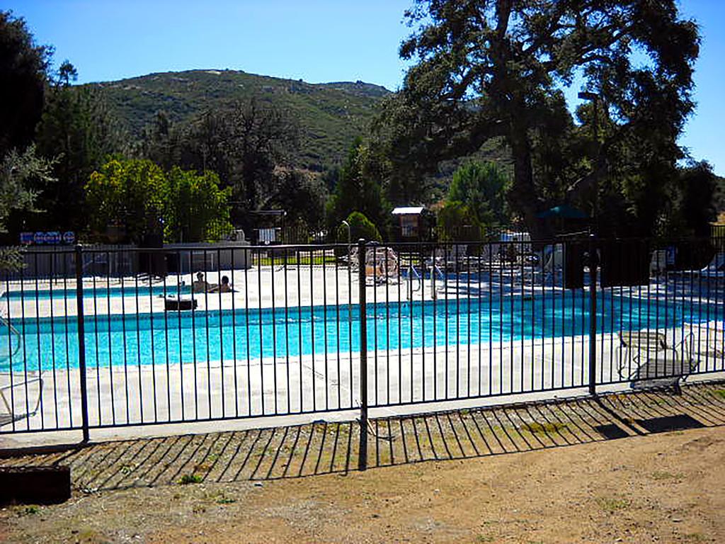 Oakzanita Springs Camping Resort Cabin 1 Descanso ภายนอก รูปภาพ