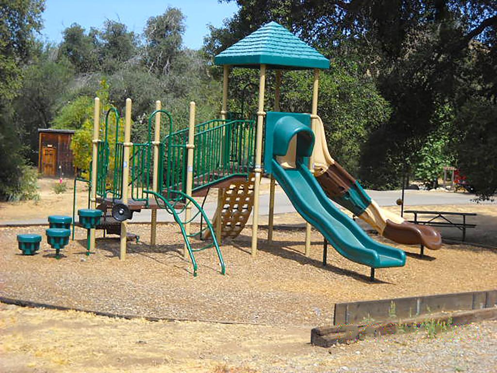 Oakzanita Springs Camping Resort Cabin 1 Descanso ภายนอก รูปภาพ